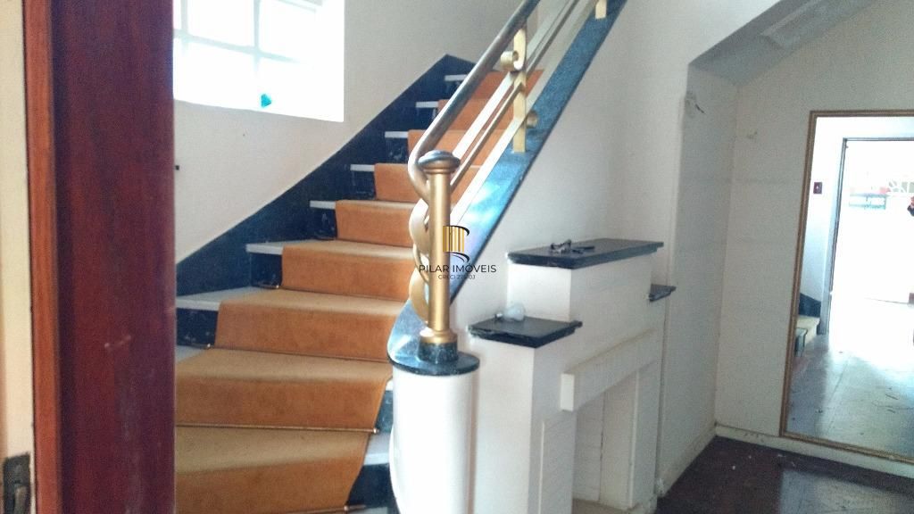 Casa para Venda - 485m², 5 dormitórios, sendo 1 suites, 1 vaga - Petrópolis