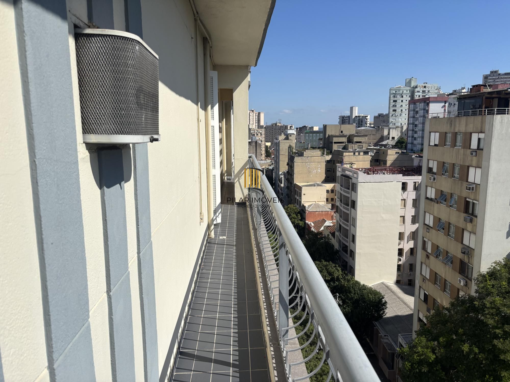 3 quartos com 151m² de área útil, além de lindo terraço no centro de poa