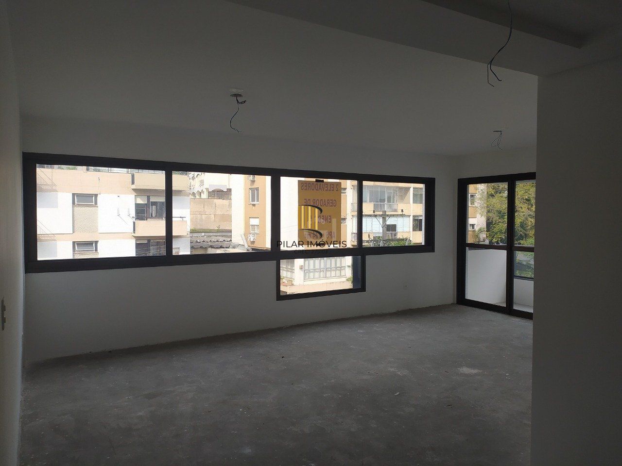 Apartamento para Venda - 123.71m², 3 dormitórios, sendo 1 suites, 1 vaga - Petrópolis