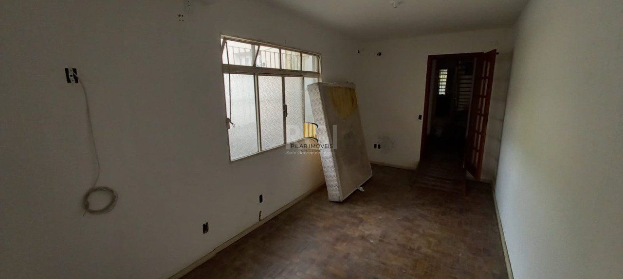 Sobrado para Venda - 110m², 4 dormitórios, sendo 1 suites, 2 vagas - Floresta