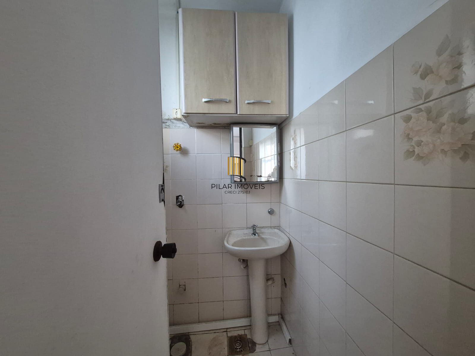 Sala com 50,70m² que pode ser transformada em apto