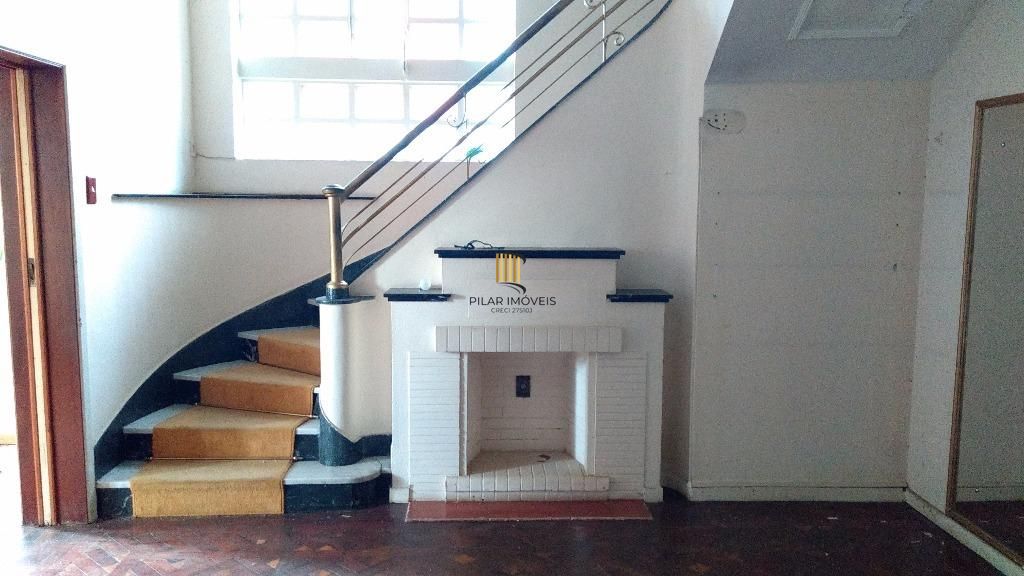 Casa para Venda - 485m², 5 dormitórios, sendo 1 suites, 1 vaga - Petrópolis