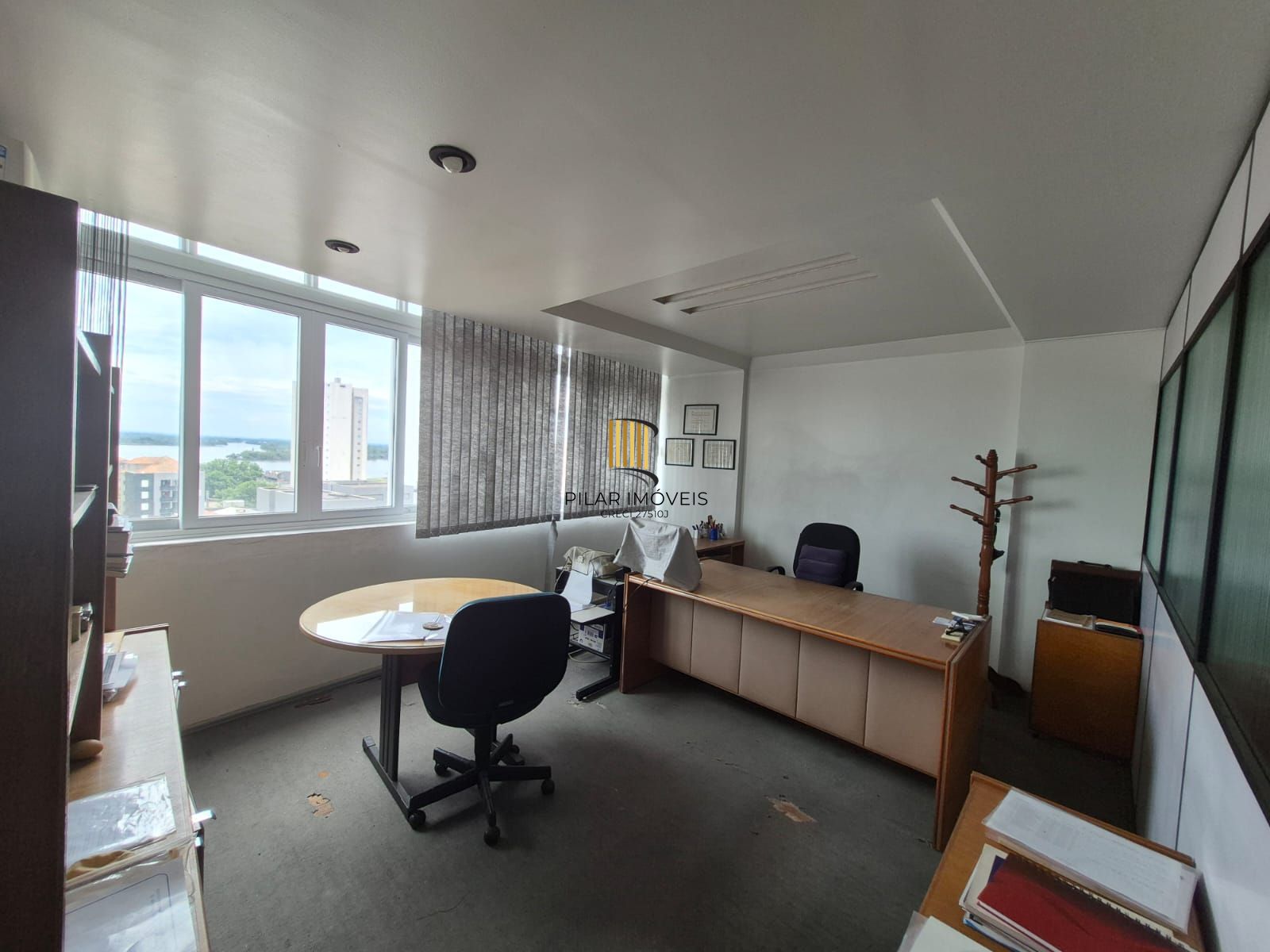 Vende conjunto de salas com 121,07 m²