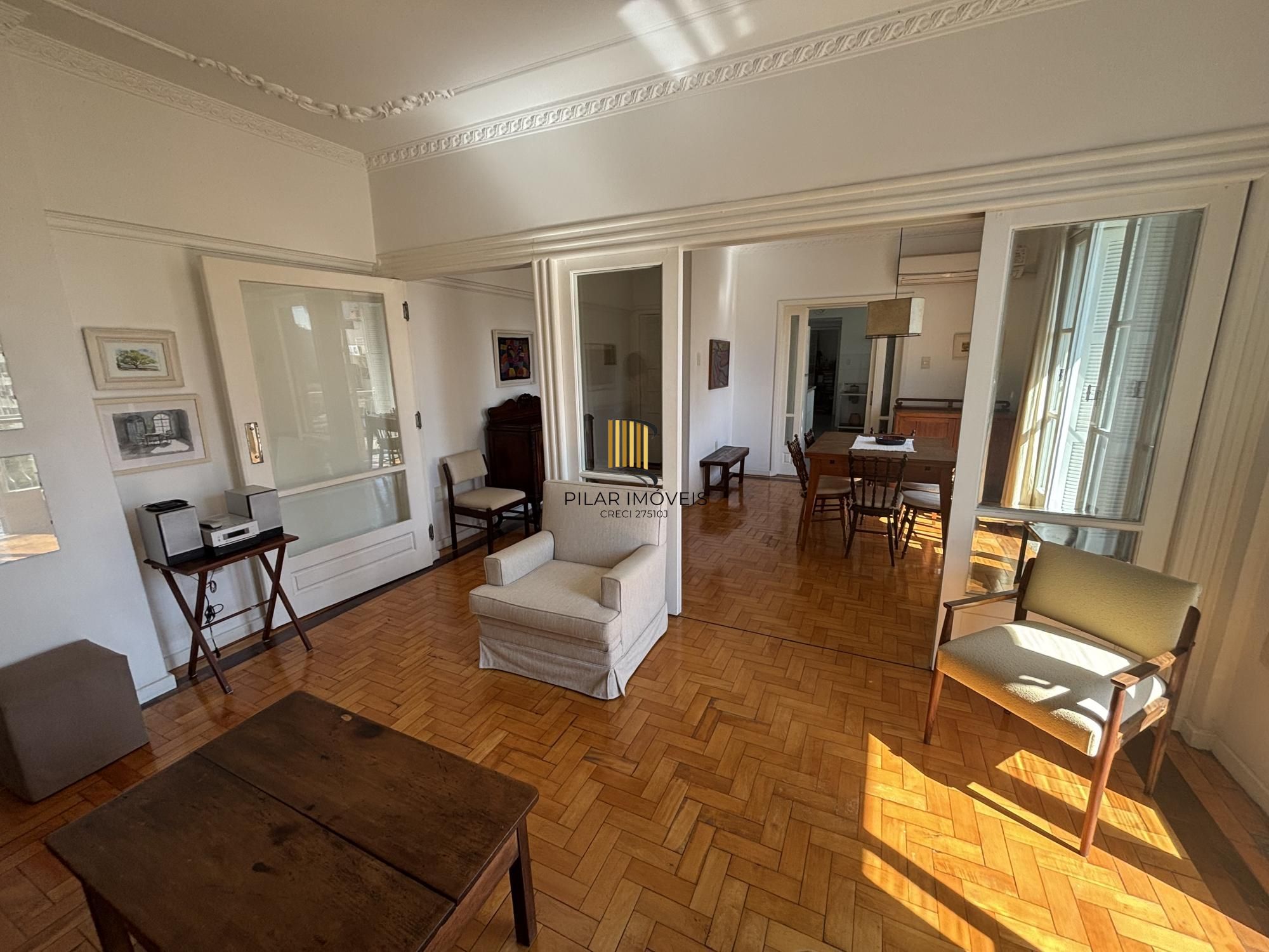 3 quartos com 151m² de área útil, além de lindo terraço no centro de poa