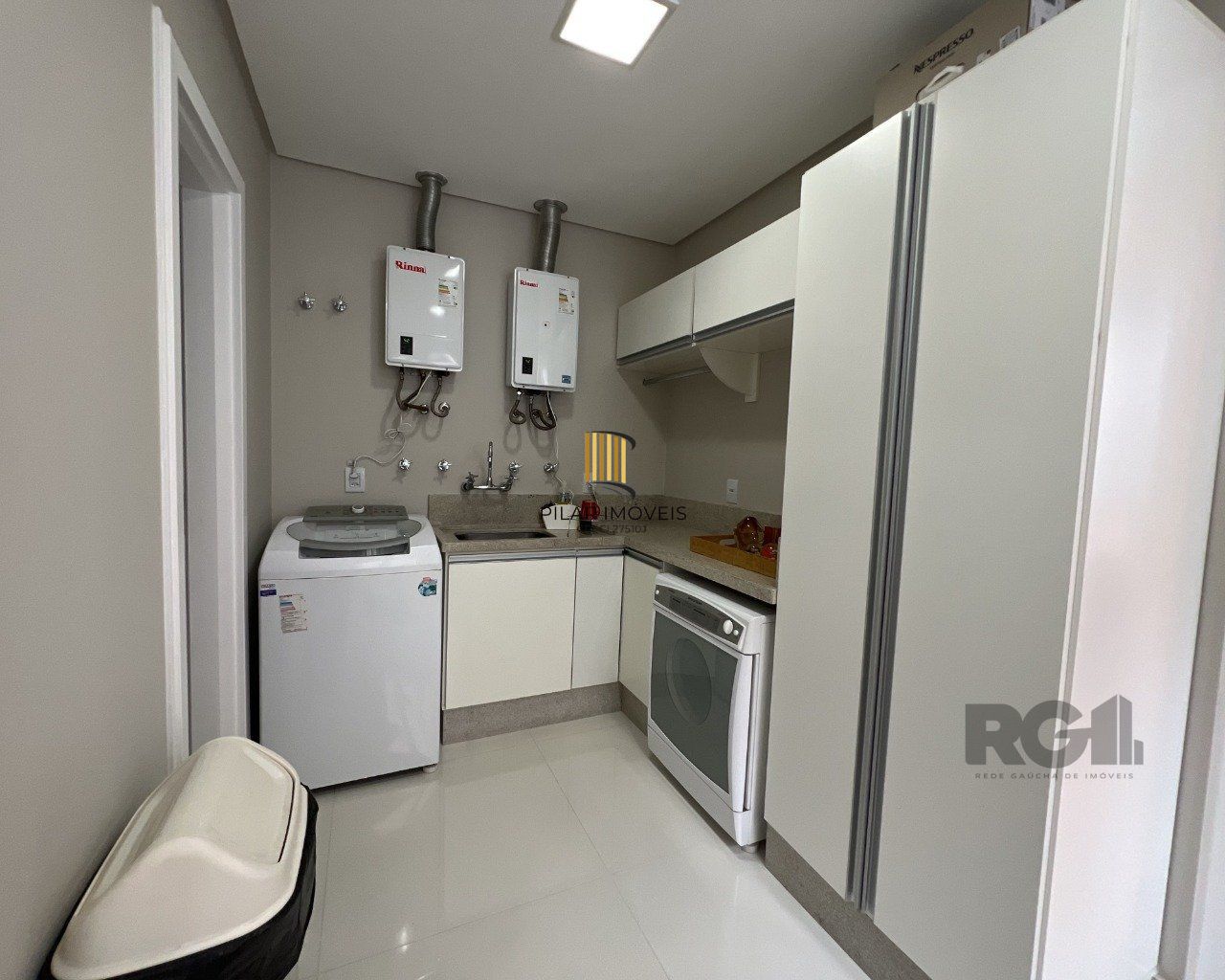 Casa de Condomínio 6 dormitórios no bairro Atlântida Sul