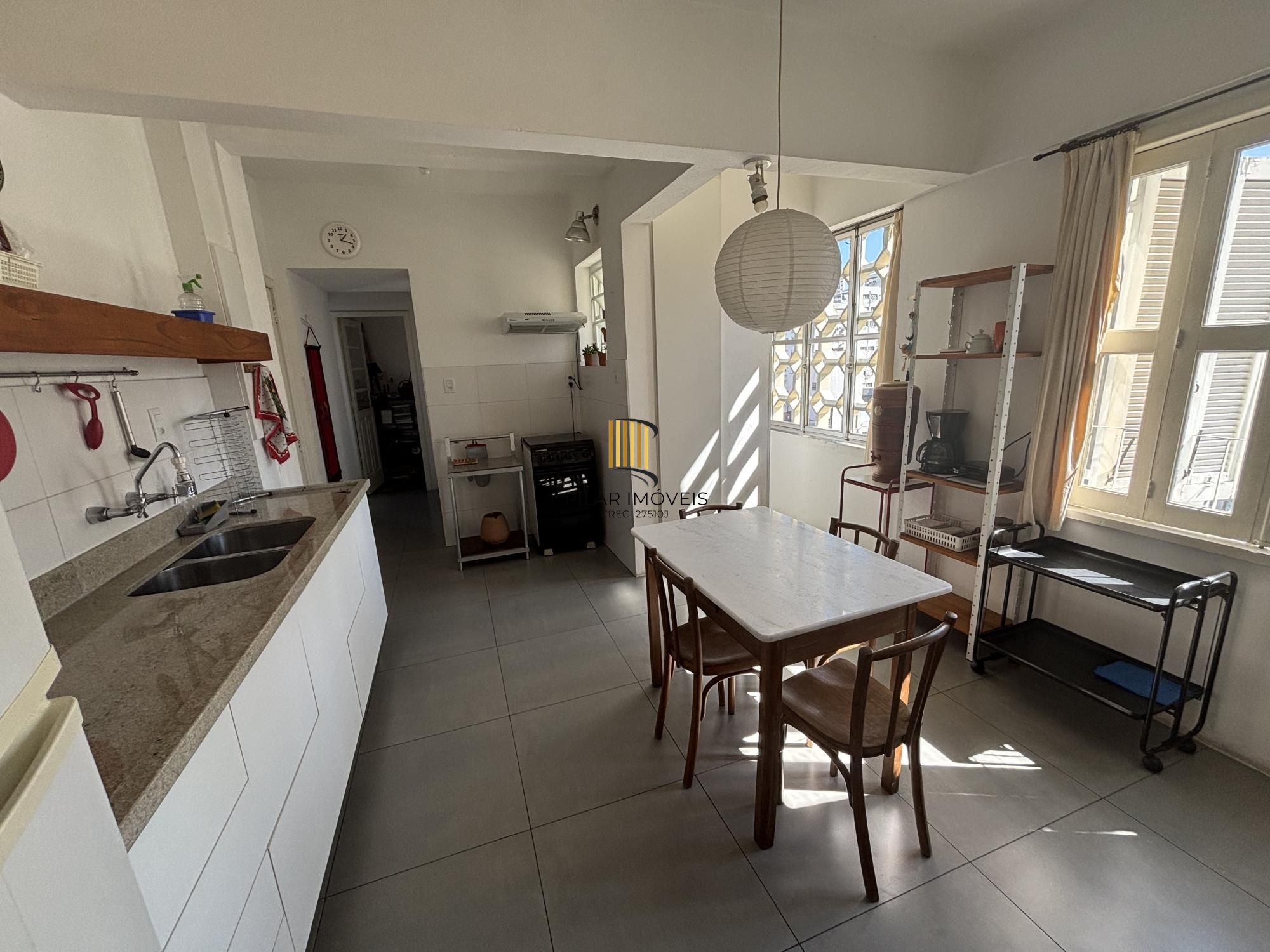 3 quartos com 151m² de área útil, além de lindo terraço no centro de poa