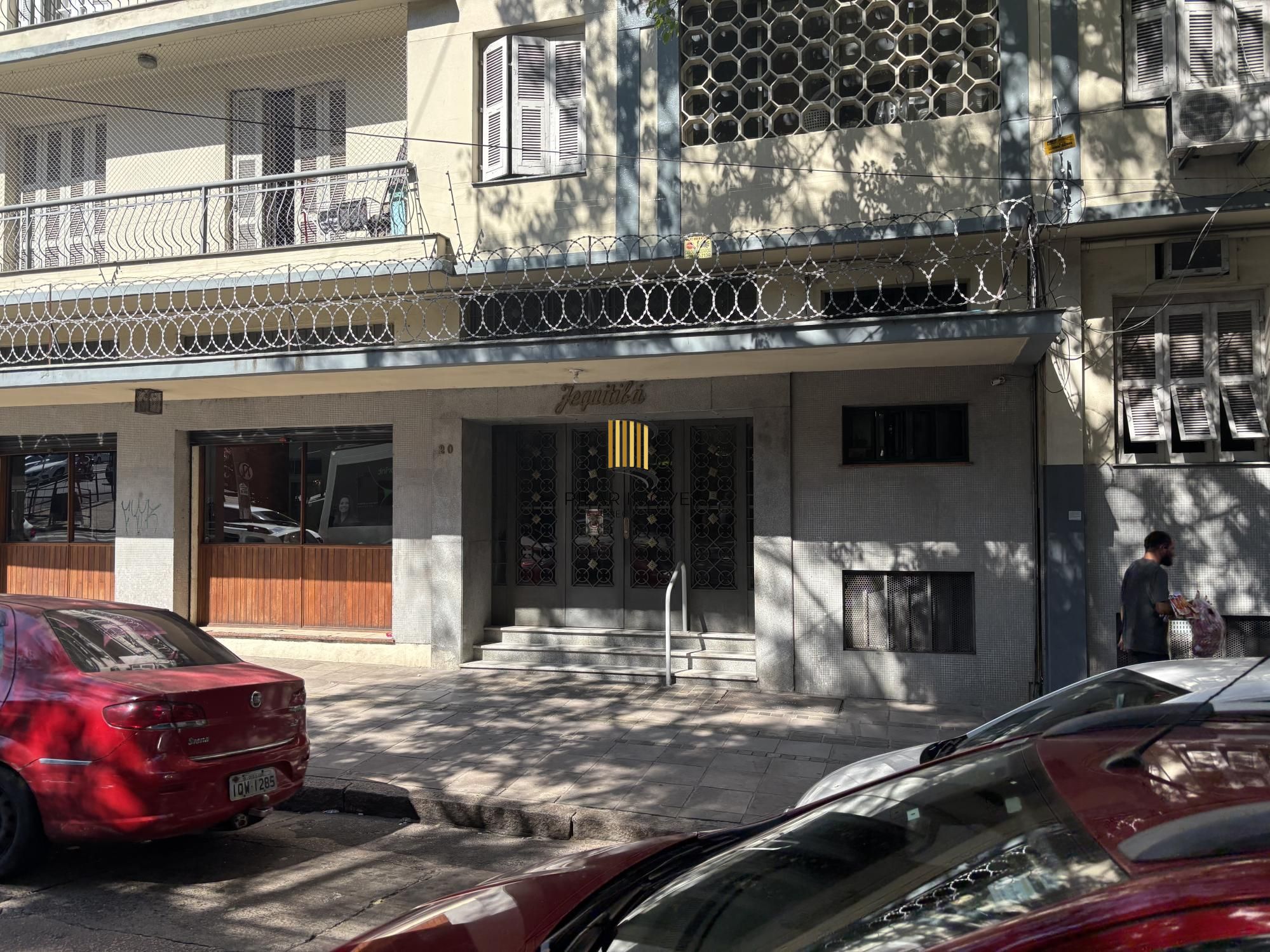 3 quartos com 151m² de área útil, além de lindo terraço no centro de poa
