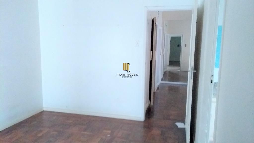 Casa para Venda - 485m², 5 dormitórios, sendo 1 suites, 1 vaga - Petrópolis