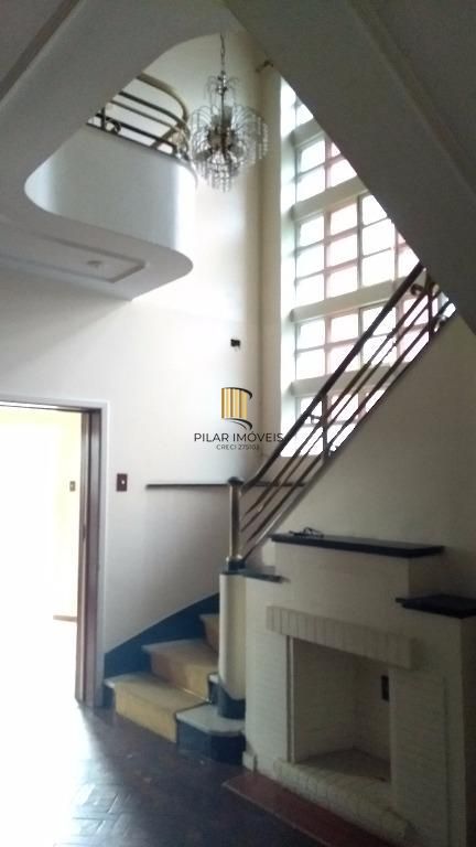Casa para Venda - 485m², 5 dormitórios, sendo 1 suites, 1 vaga - Petrópolis