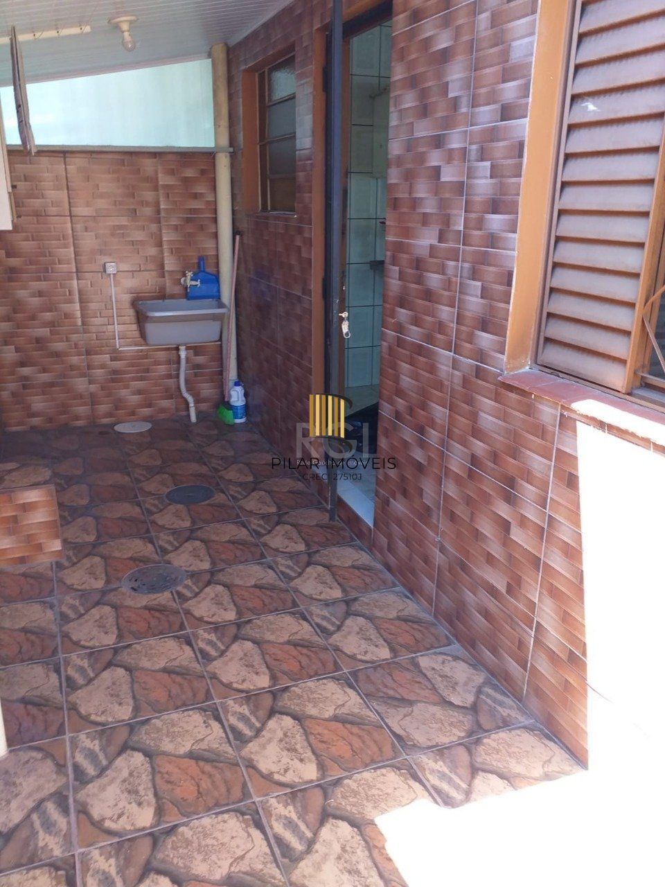 Casa 1 Dormitório(s) Bairro Camaquã