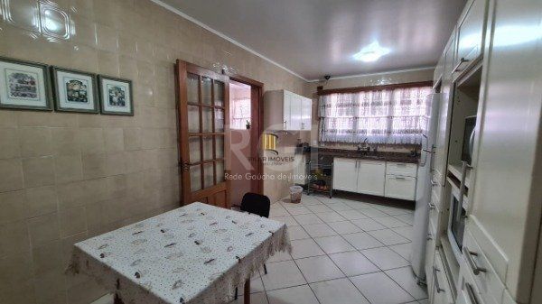Casa para Venda - 352m², 5 dormitórios, sendo 1 suites, 4 vagas - Rubem Berta