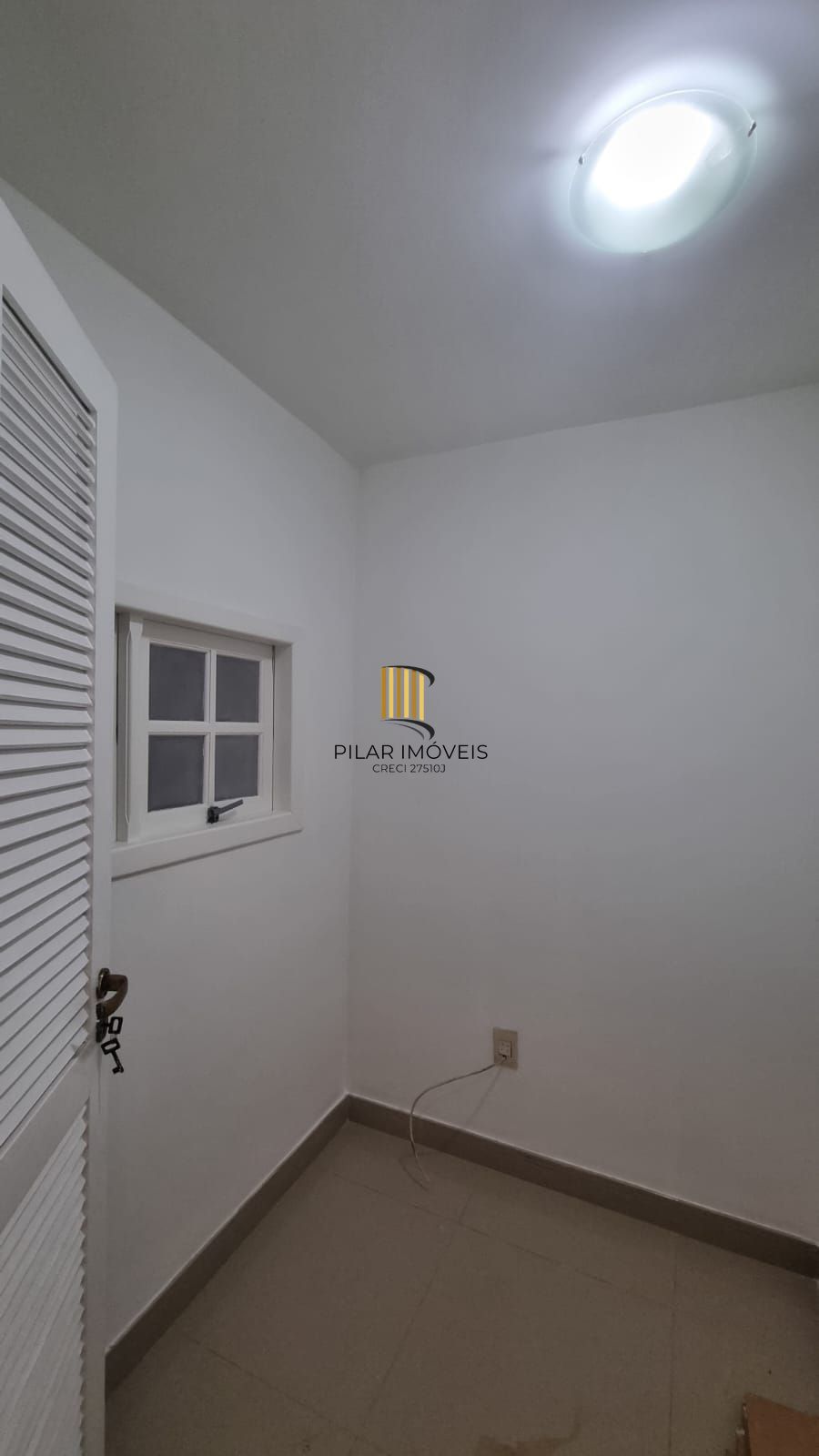 Casa no Condomínio Villa Dei Fiori com 03 dormitórios, duas vagas, Bairro Tristeza a venda na Zona Sul de Porto Alegre