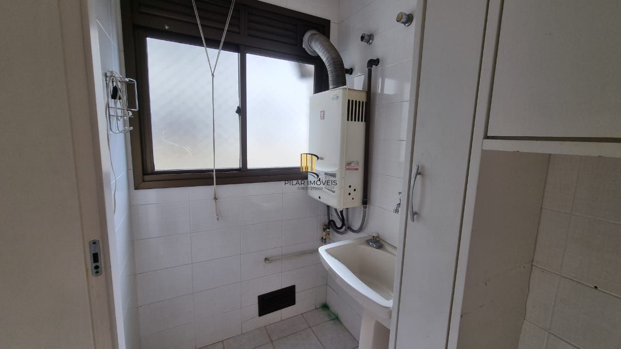 Apartamento 03 dormitórios, duas vagas individuais, edifício com infra, Bairro Cristal