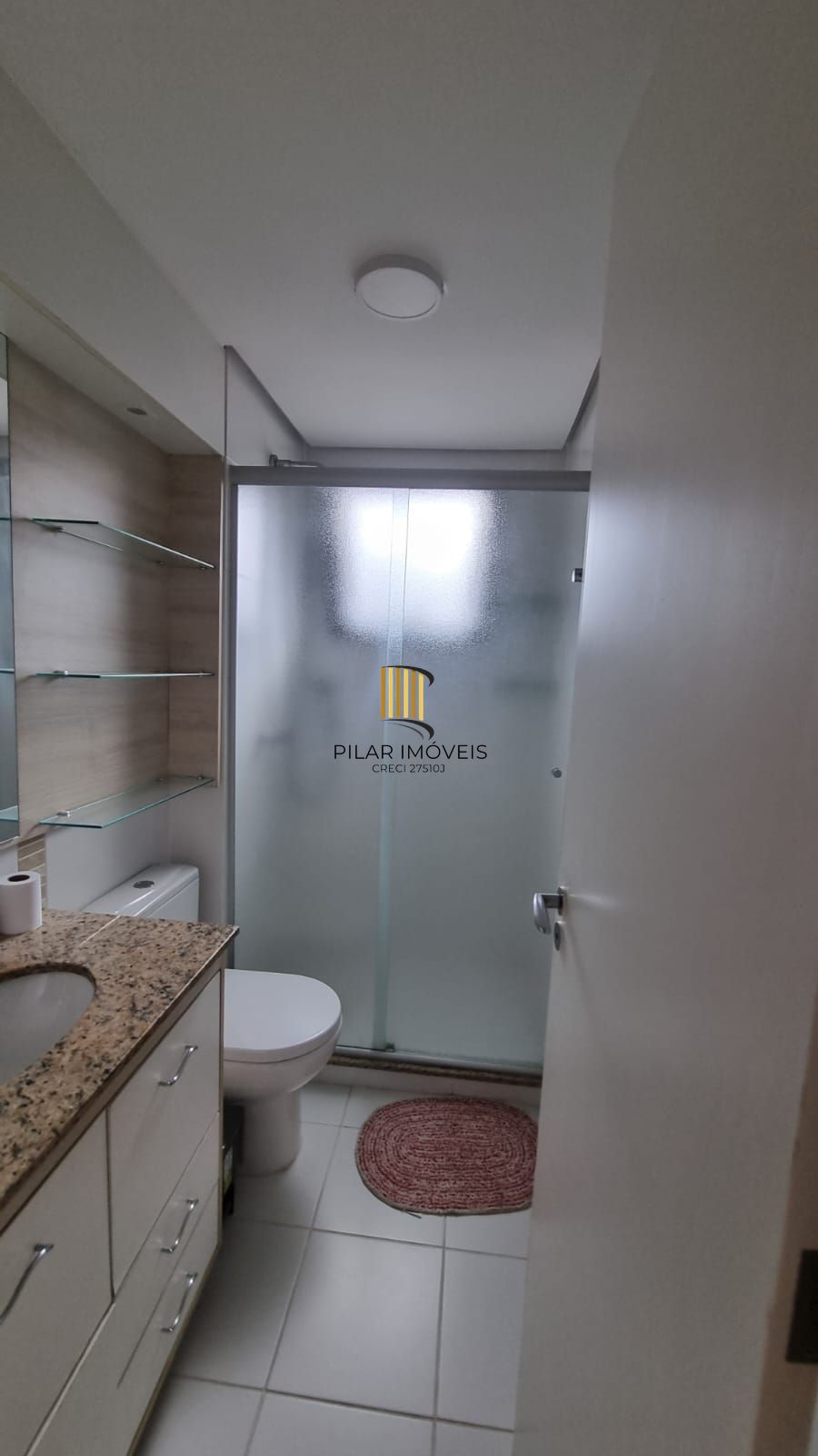 Apartamento dois dormitórios mobiliado, suíte, 86,41mq privativos, uma vaga escriturada, no bairro Higienópolis