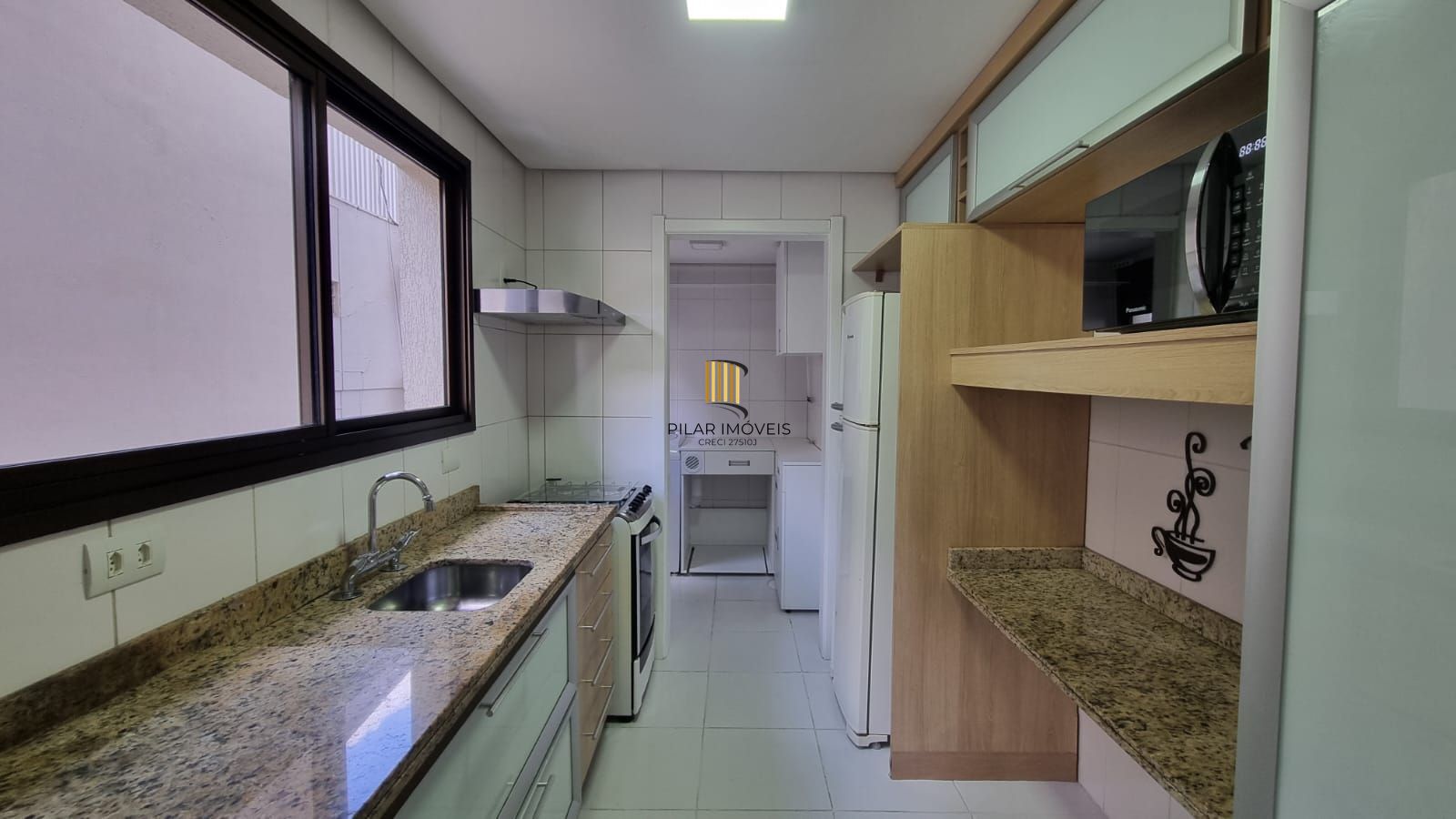 Apartamento dois dormitórios mobiliado, suíte, 86,41mq privativos, uma vaga escriturada, no bairro Higienópolis