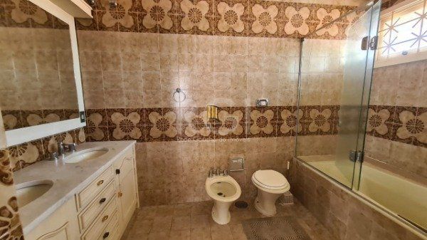 Casa para Venda - 352m², 5 dormitórios, sendo 1 suites, 4 vagas - Rubem Berta
