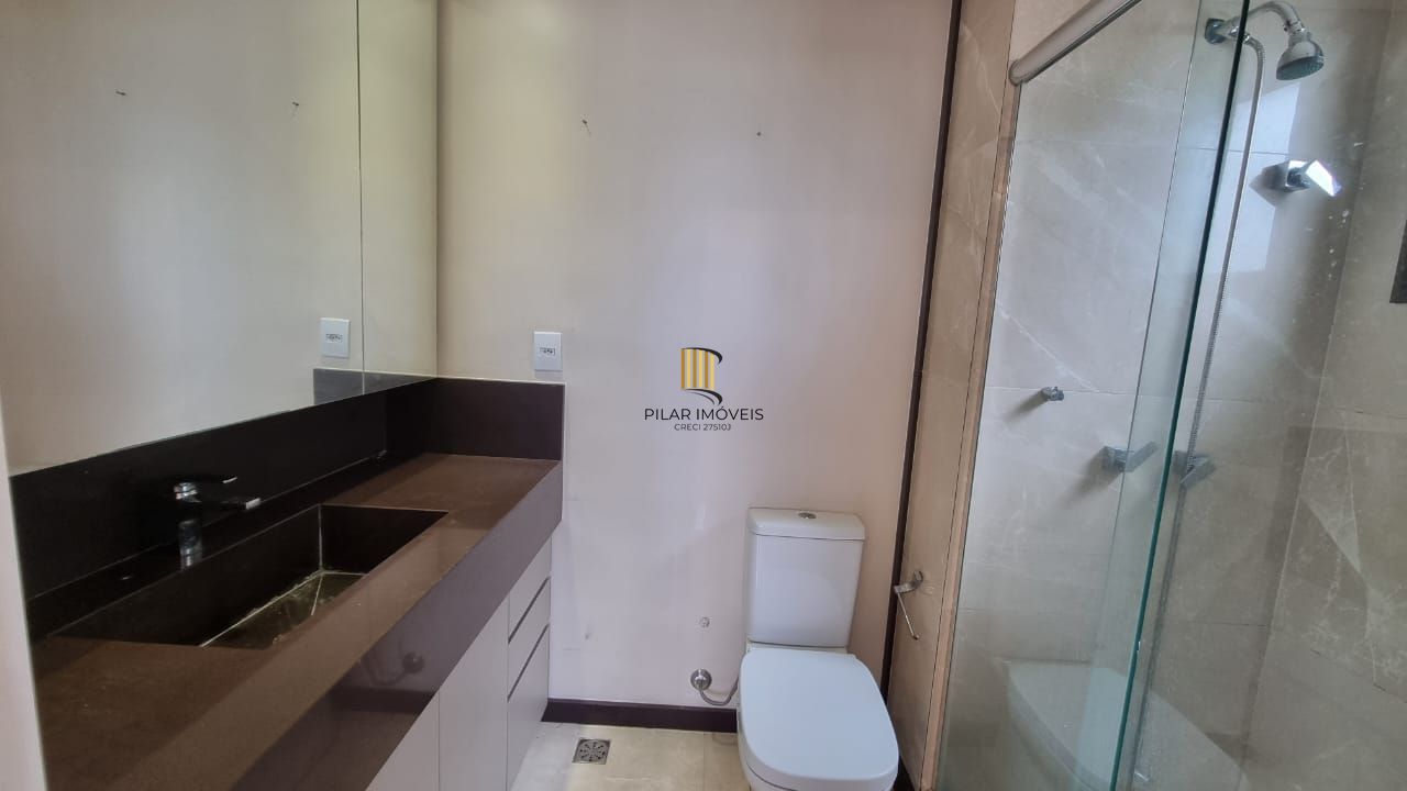 Apartamento 03 dormitórios, duas vagas individuais, edifício com infra, Bairro Cristal