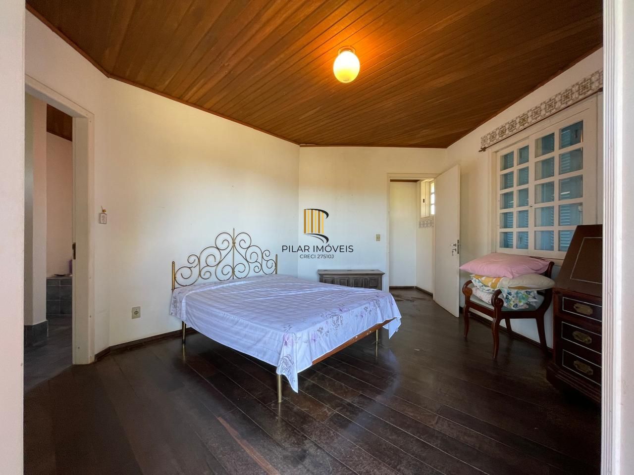 Casa 04 dormitórios, sobrado, a venda em Arroio do Sal, próximo a Torres.