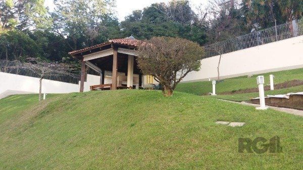 Apartamento 03 dormitórios, duas vagas individuais, edifício com infra, Bairro Cristal