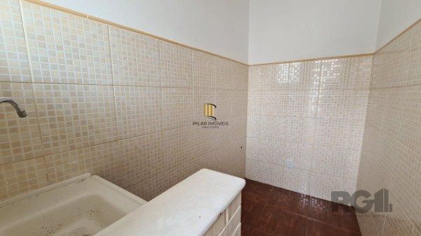 Edifício (prédio) com 03 apartamentos de 01 dormitório no Bairro Auxiliadora