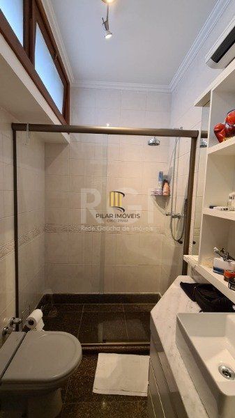 Casa Condominio para Venda - 420m², 4 dormitórios, sendo 4 suites, 2 vagas - Três Figueiras