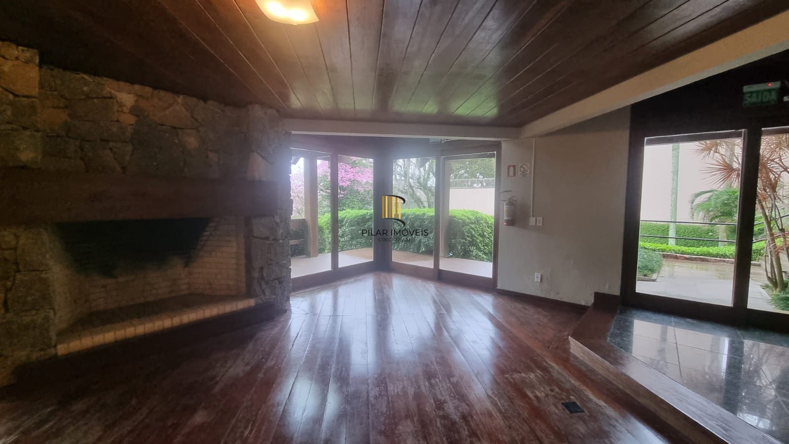 Casa no Condomínio Villa Dei Fiori com 03 dormitórios, duas vagas, Bairro Tristeza a venda na Zona Sul de Porto Alegre