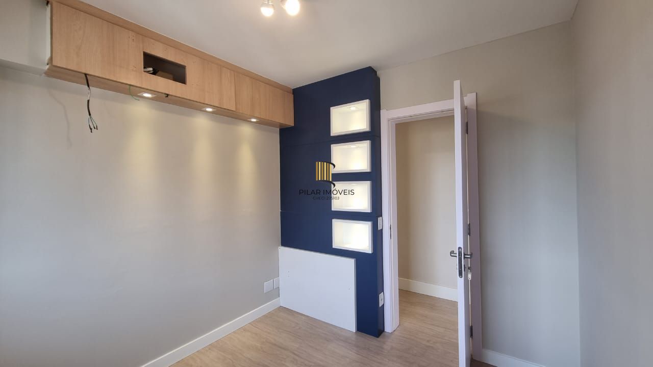 Apartamento 03 dormitórios, duas vagas individuais, edifício com infra, Bairro Cristal