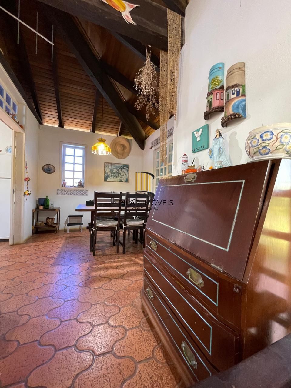 Casa 04 dormitórios, sobrado, a venda em Arroio do Sal, próximo a Torres.