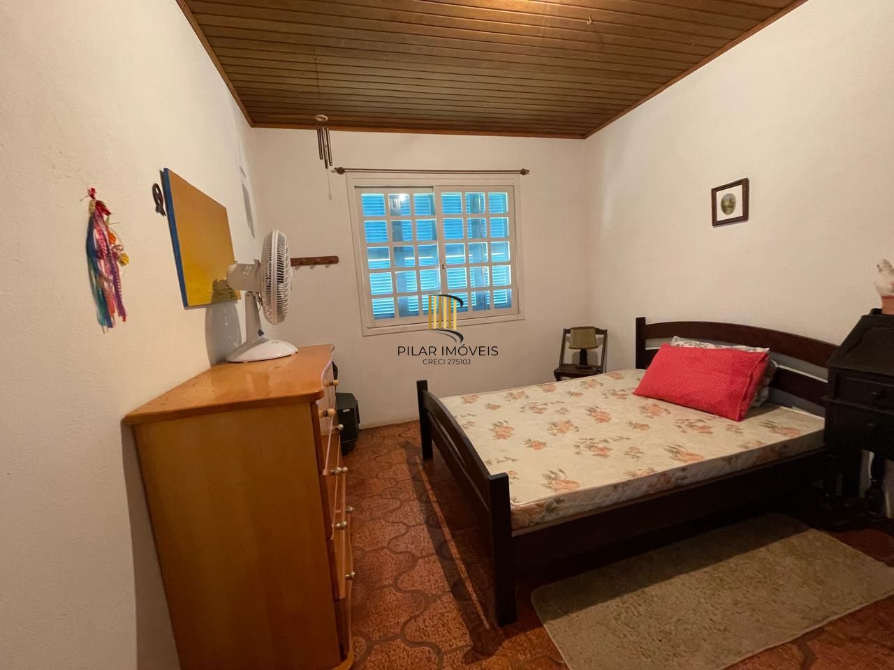 Casa 04 dormitórios, sobrado, a venda em Arroio do Sal, próximo a Torres.