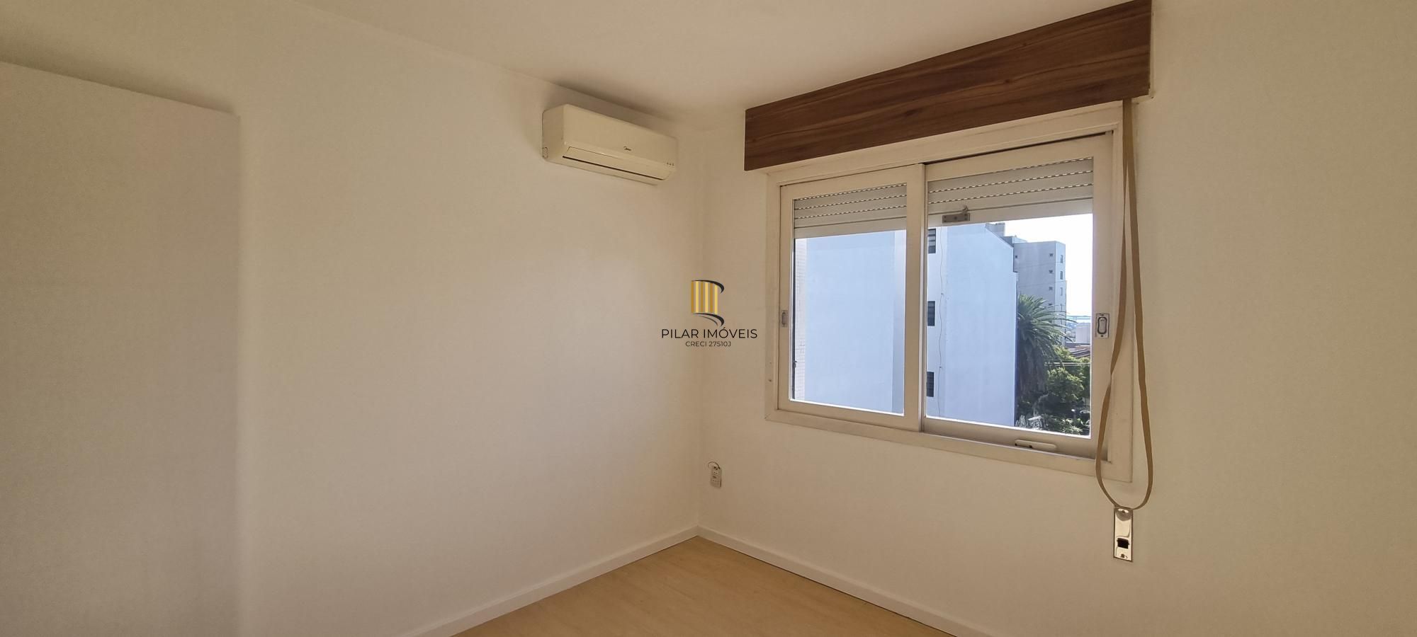 Apartamento 03 dormitórios, dependência e vaga de estacionamento no Bairro São João
