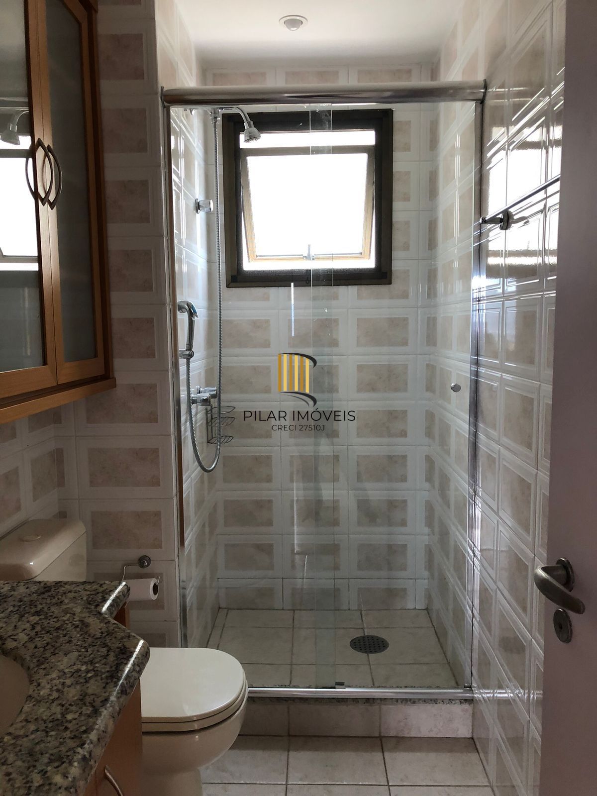 Apartamento 03 dormitórios, duas vagas individuais, edifício com infra, Bairro Cristal