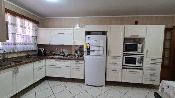 Casa para Venda - 352m², 5 dormitórios, sendo 1 suites, 4 vagas - Rubem Berta