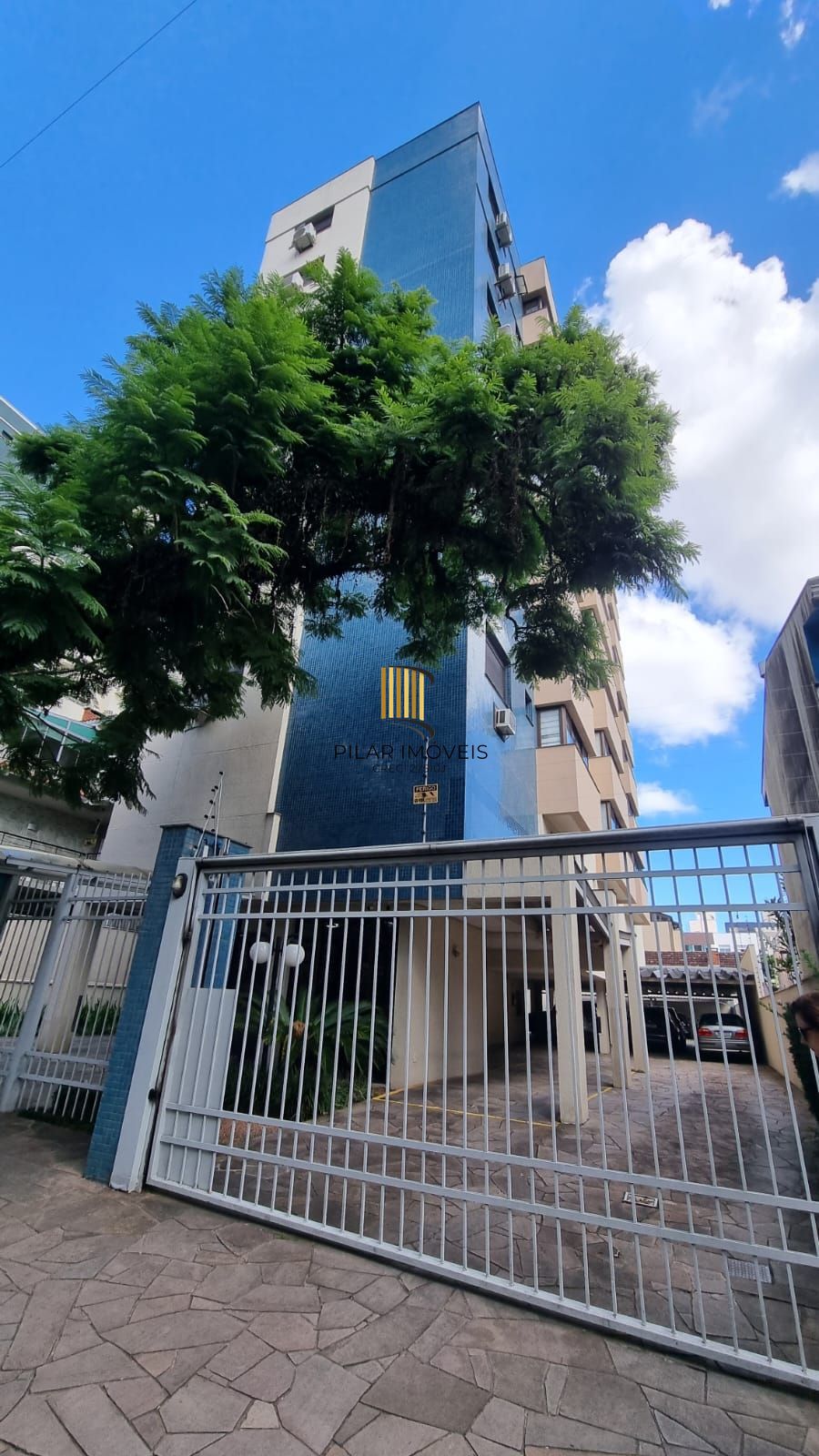 Apartamento dois dormitórios mobiliado, suíte, 86,41mq privativos, uma vaga escriturada, no bairro Higienópolis