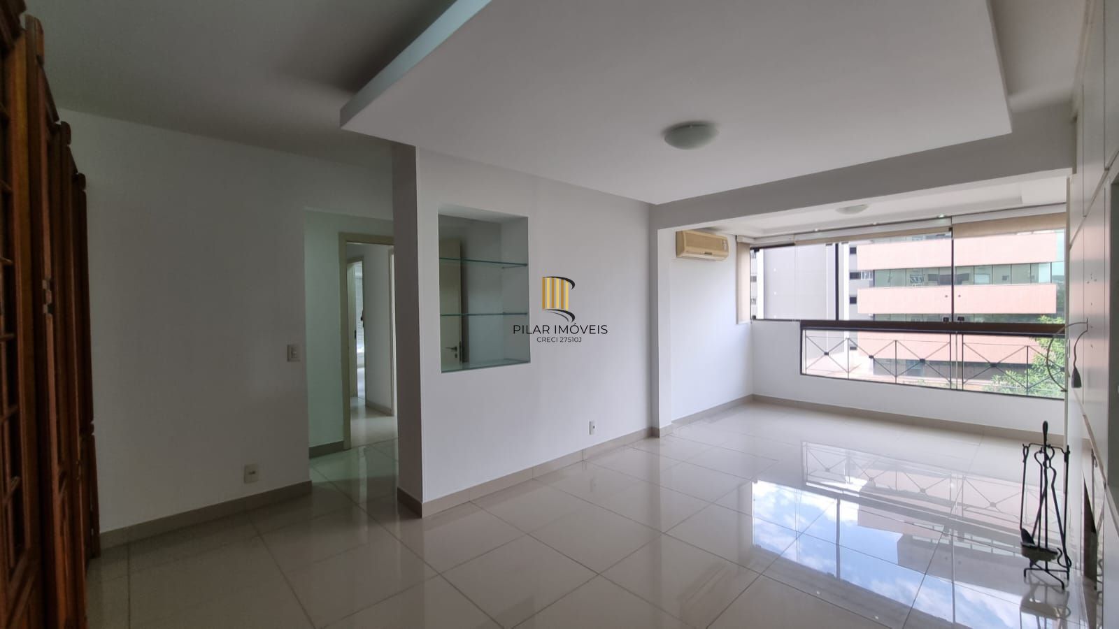 Apartamento 03 dormitórios 110mq e duas vagas, semi mobiliado,  no Bairro Auxiliadora para locação.