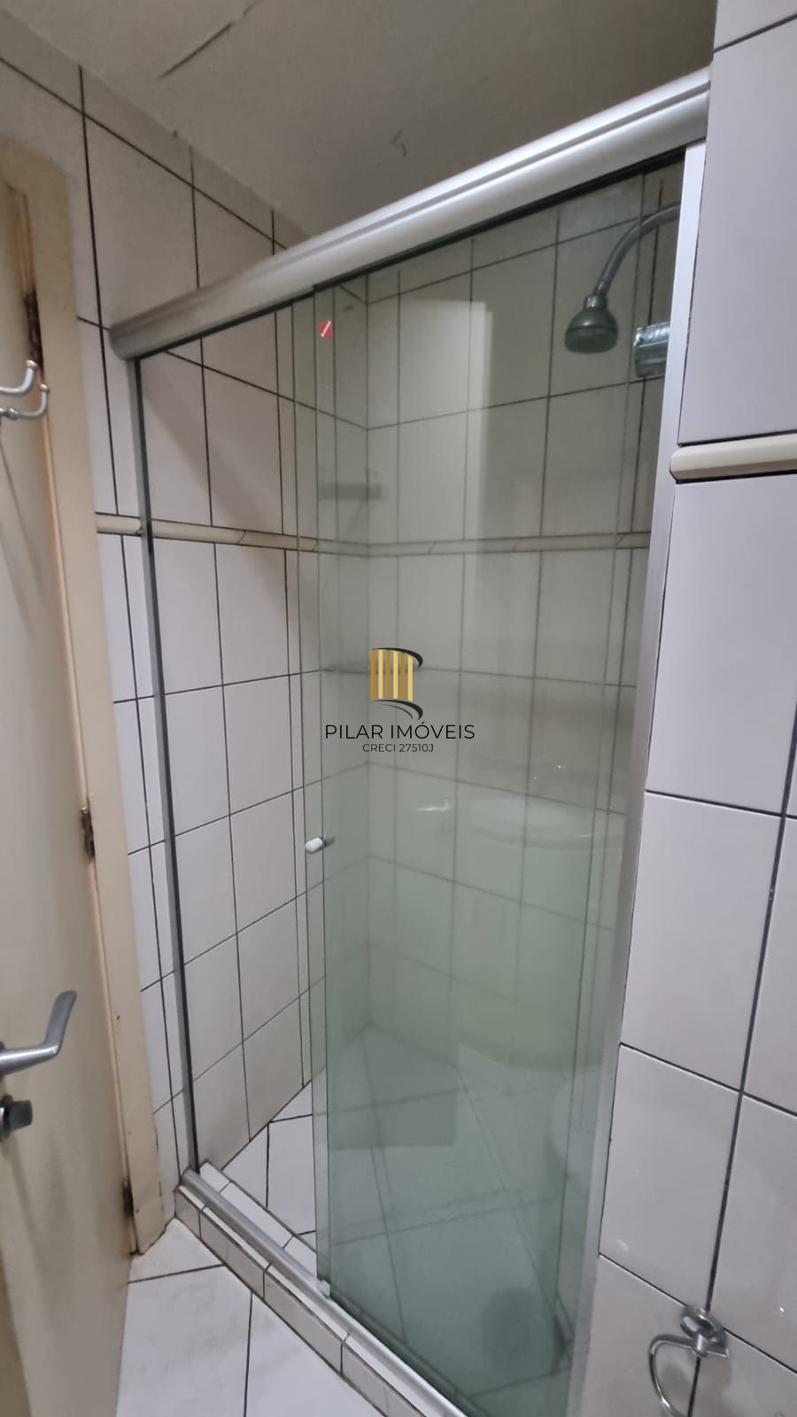 Apartamento 03 dormitórios 110mq e duas vagas, semi mobiliado,  no Bairro Auxiliadora para locação.