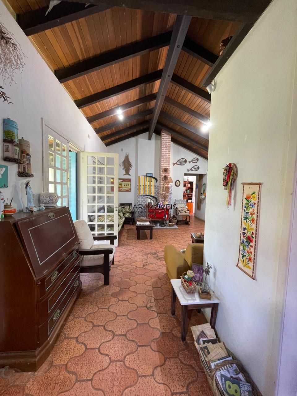 Casa 04 dormitórios, sobrado, a venda em Arroio do Sal, próximo a Torres.