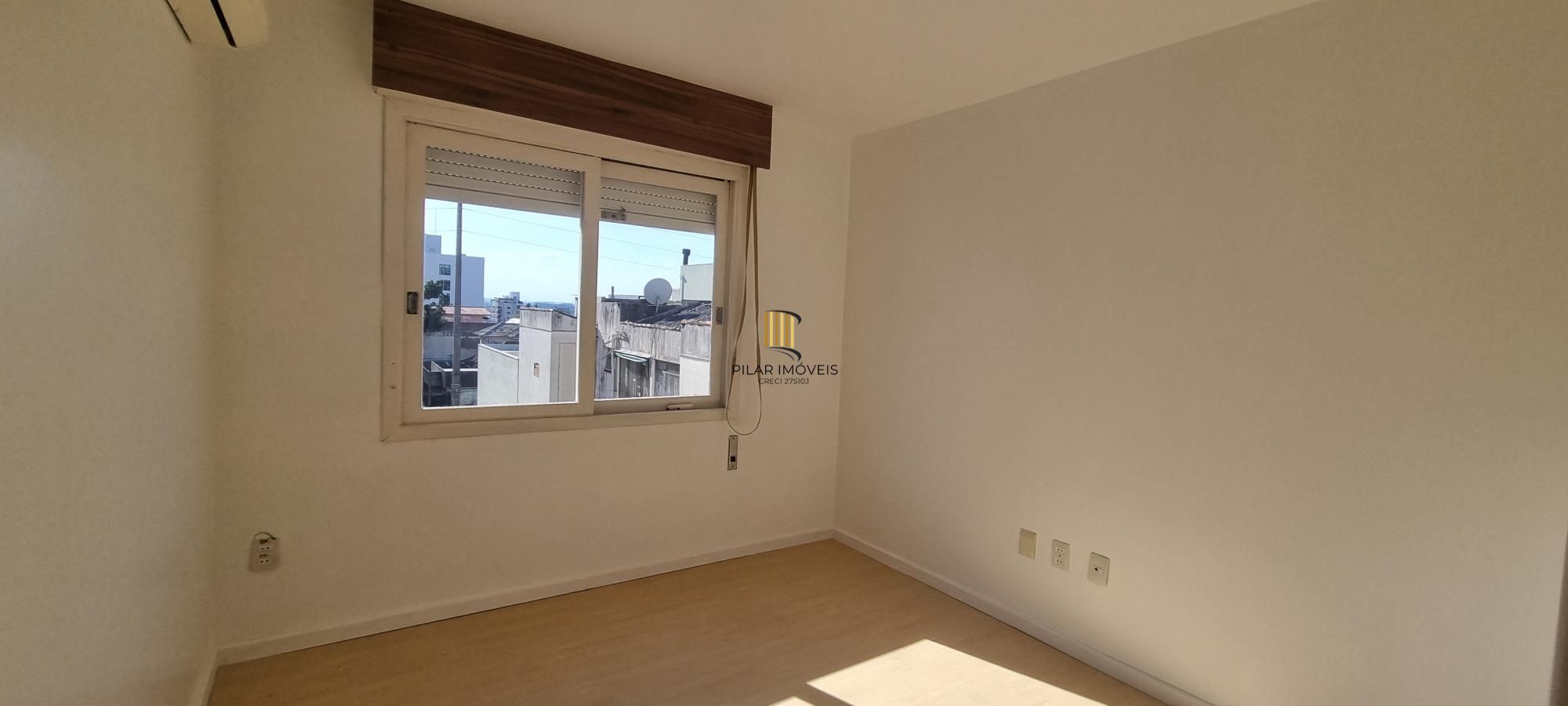Apartamento 03 dormitórios, dependência e vaga de estacionamento no Bairro São João