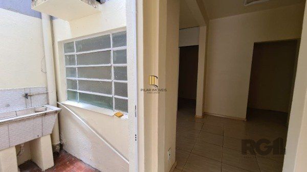 Edifício (prédio) com 03 apartamentos de 01 dormitório no Bairro Auxiliadora