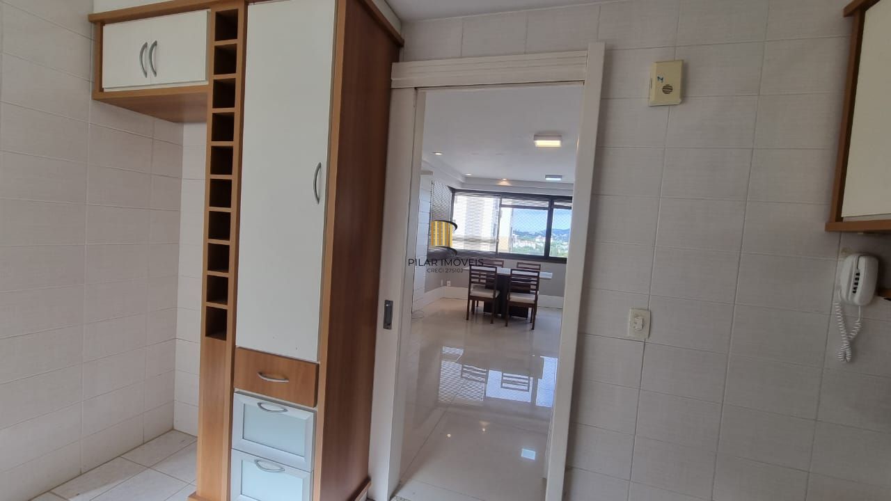 Apartamento 03 dormitórios, duas vagas individuais, edifício com infra, Bairro Cristal