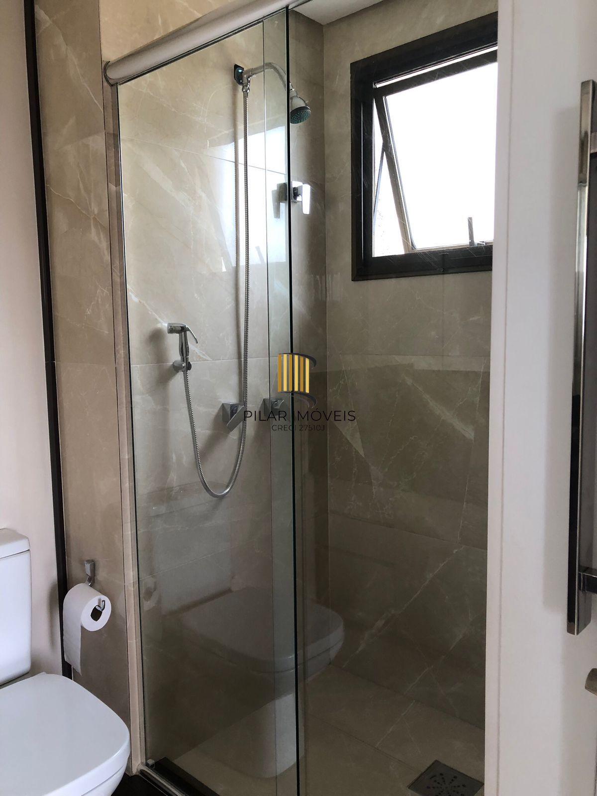 Apartamento 03 dormitórios, duas vagas individuais, edifício com infra, Bairro Cristal