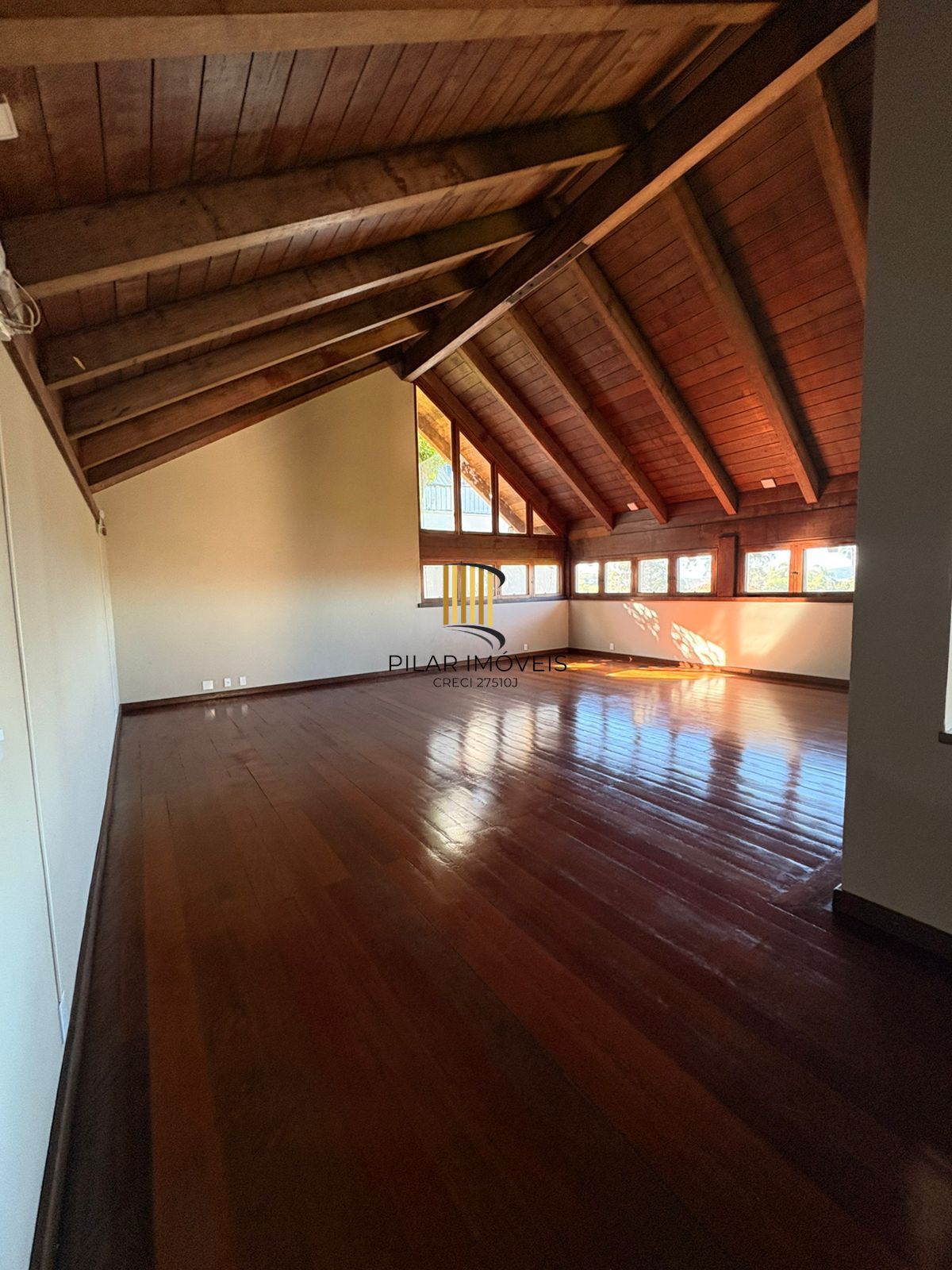 Casa no Condomínio Villa Dei Fiori com 03 dormitórios, duas vagas, Bairro Tristeza a venda na Zona Sul de Porto Alegre