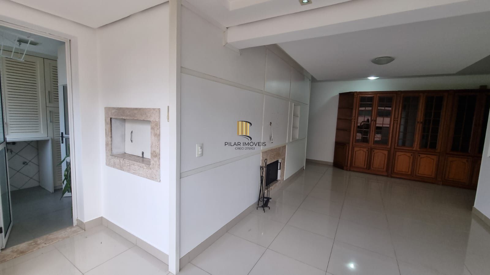 Apartamento 03 dormitórios 110mq e duas vagas, semi mobiliado,  no Bairro Auxiliadora para locação.