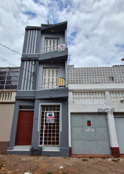 Edifício (prédio) com 03 apartamentos de 01 dormitório no Bairro Auxiliadora