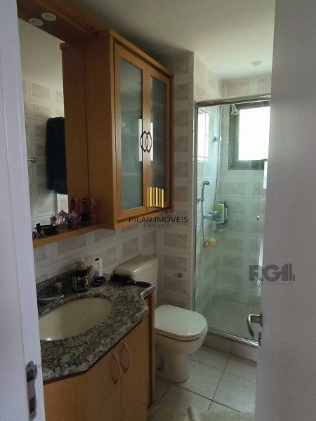 Apartamento 03 dormitórios, duas vagas individuais, edifício com infra, Bairro Cristal
