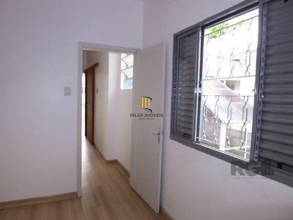 Edifício (prédio) com 03 apartamentos de 01 dormitório no Bairro Auxiliadora