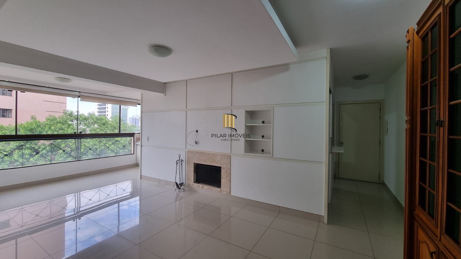 Apartamento 03 dormitórios 110mq e duas vagas, semi mobiliado,  no Bairro Auxiliadora para locação.