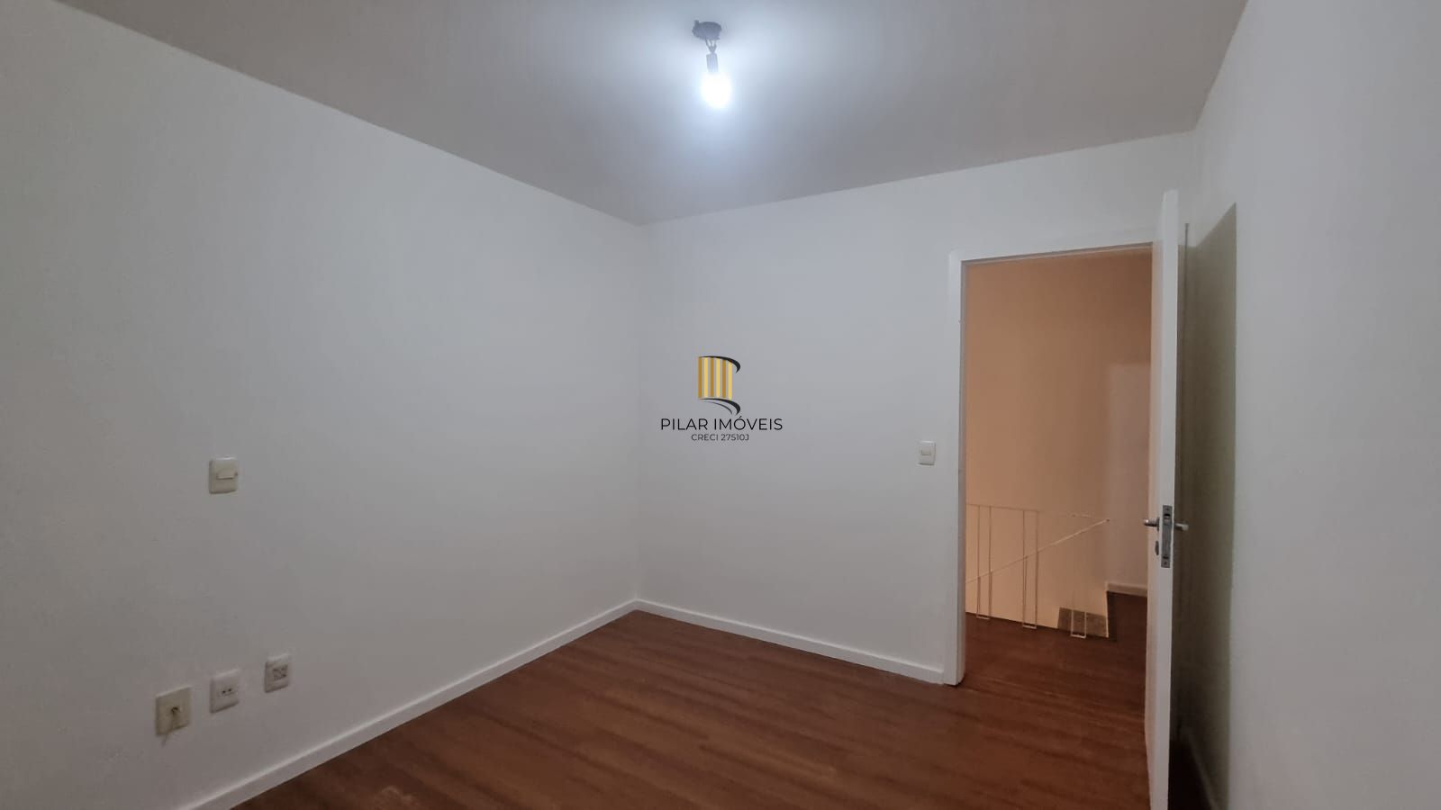 Casa no Condomínio Villa Dei Fiori com 03 dormitórios, duas vagas, Bairro Tristeza a venda na Zona Sul de Porto Alegre