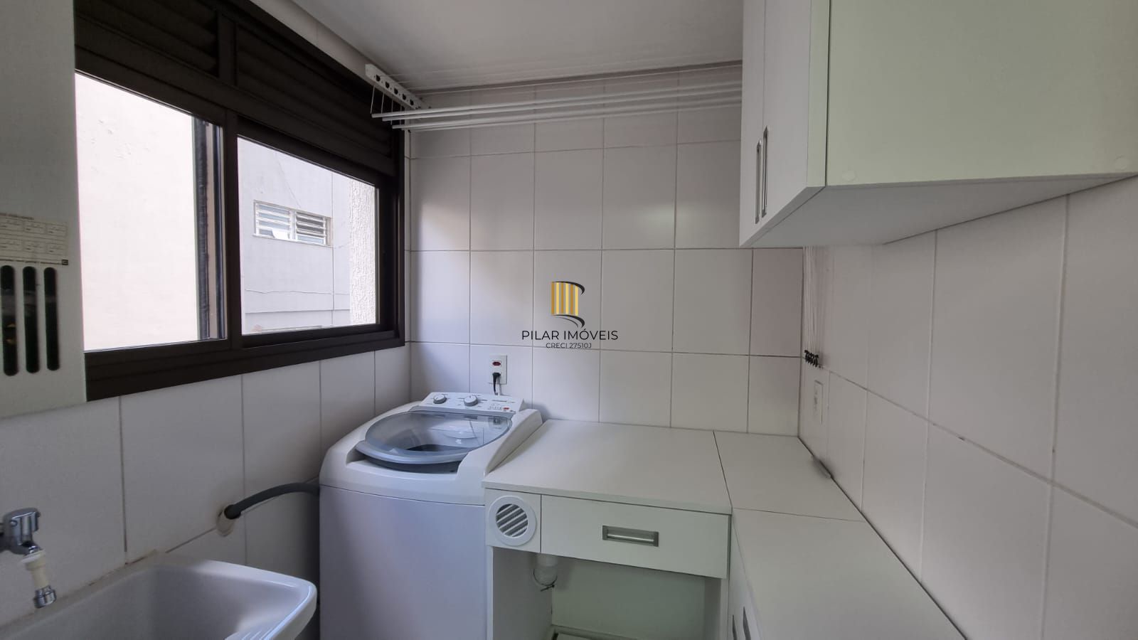 Apartamento dois dormitórios mobiliado, suíte, 86,41mq privativos, uma vaga escriturada, no bairro Higienópolis