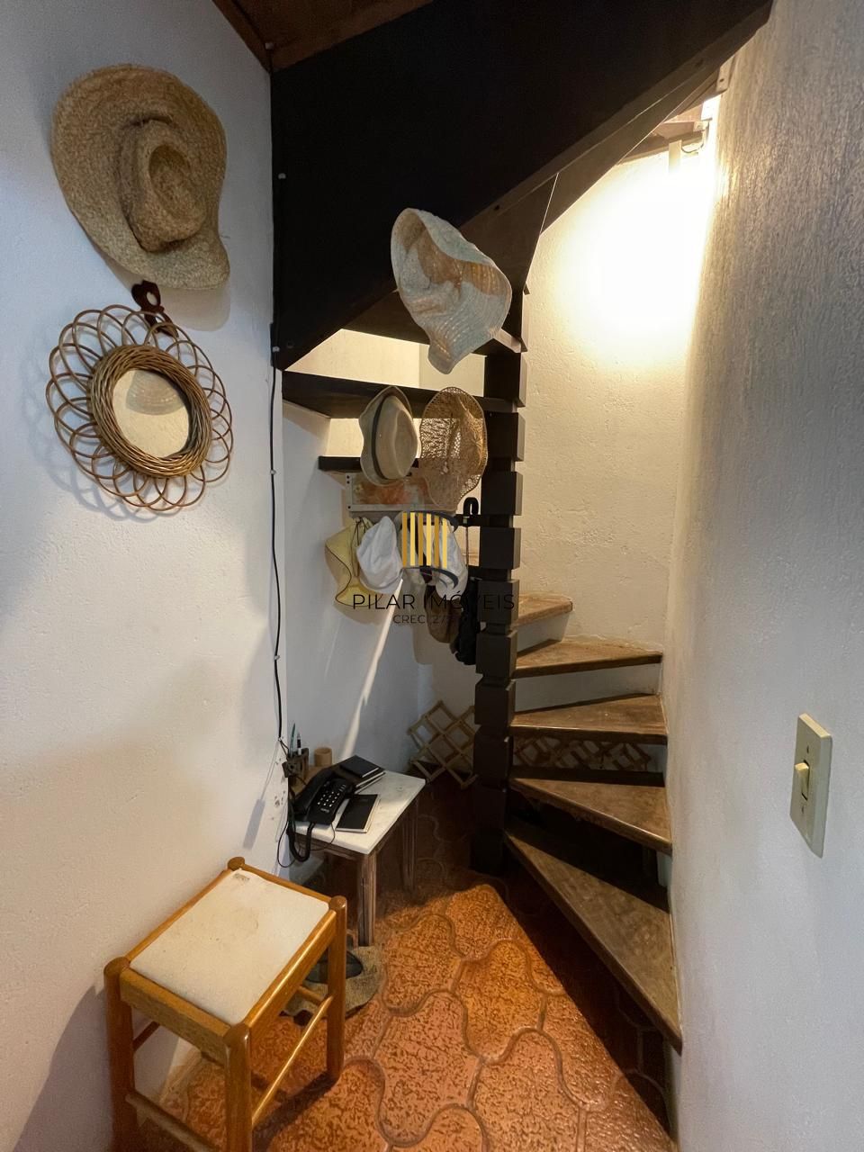 Casa 04 dormitórios, sobrado, a venda em Arroio do Sal, próximo a Torres.