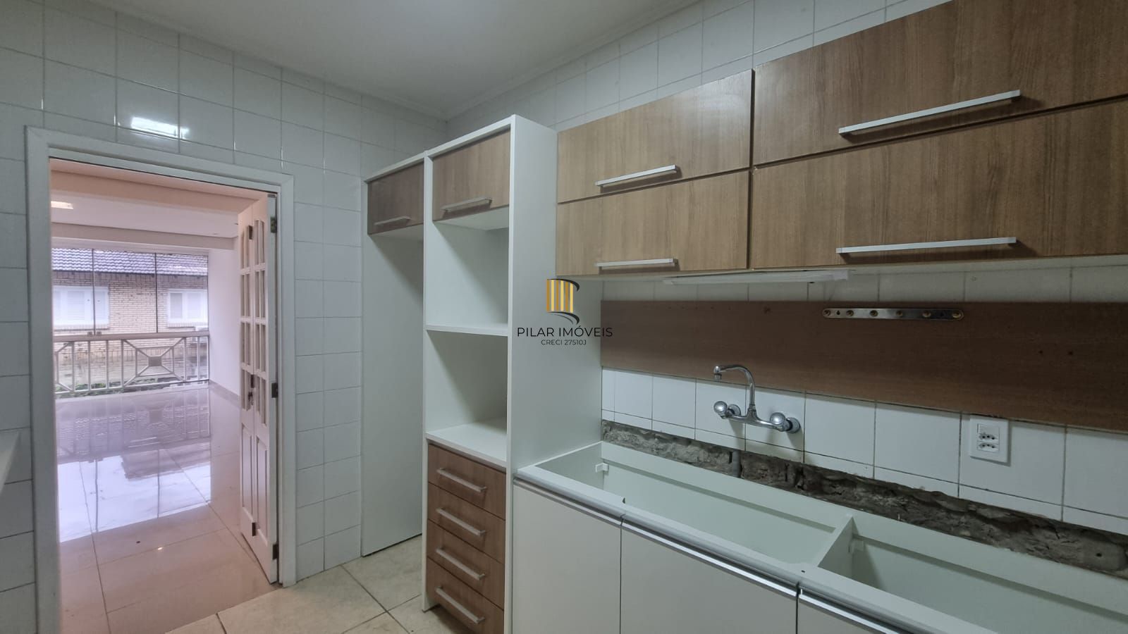 Casa no Condomínio Villa Dei Fiori com 03 dormitórios, duas vagas, Bairro Tristeza a venda na Zona Sul de Porto Alegre